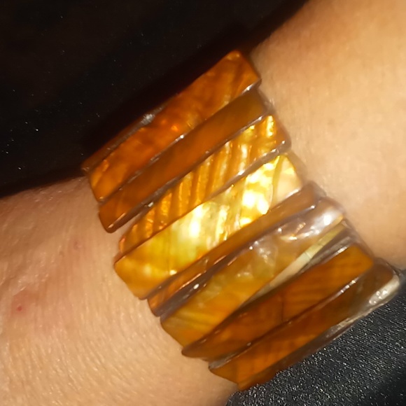 Brassy gold Multi faceted color died abalone shell expanded bracelet - Picture 7 of 7